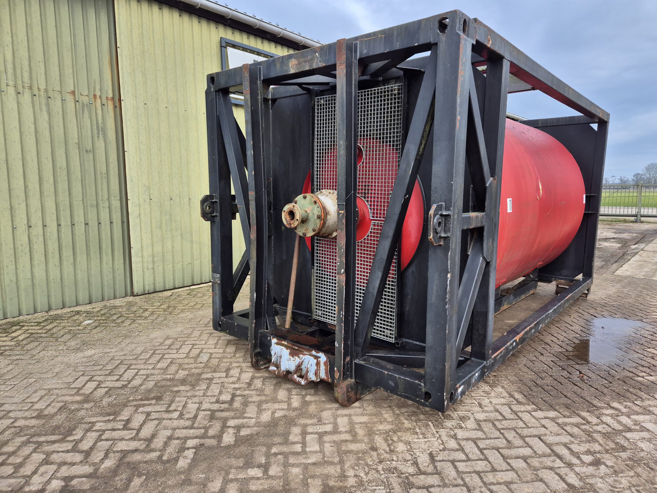 Gebruikte tankcontainer - 16m³- 5,8m - zwart/rood - Afbeelding 3