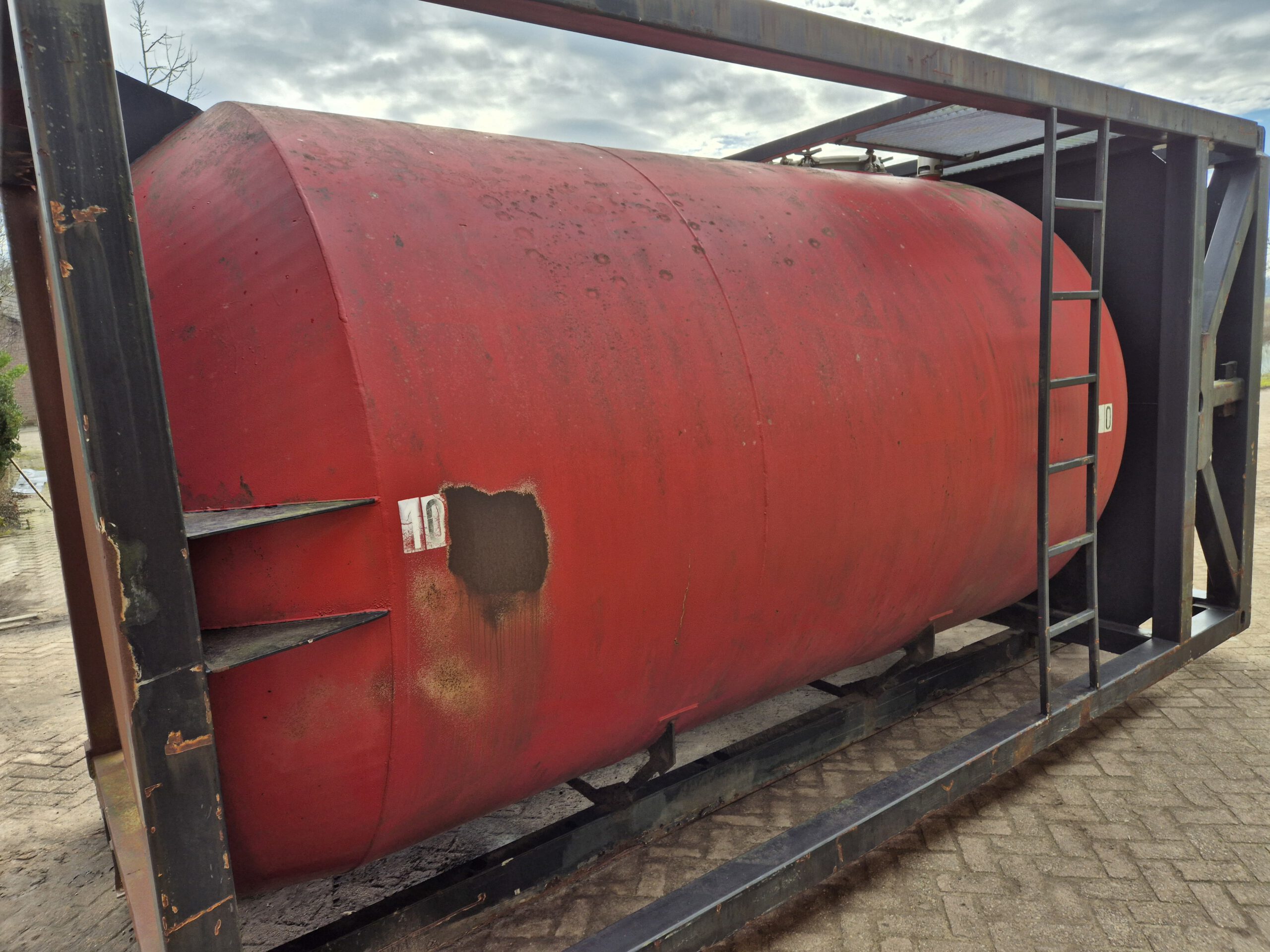 Gebruikte tankcontainer - 16m³- 5,8m - zwart/rood - Afbeelding 5