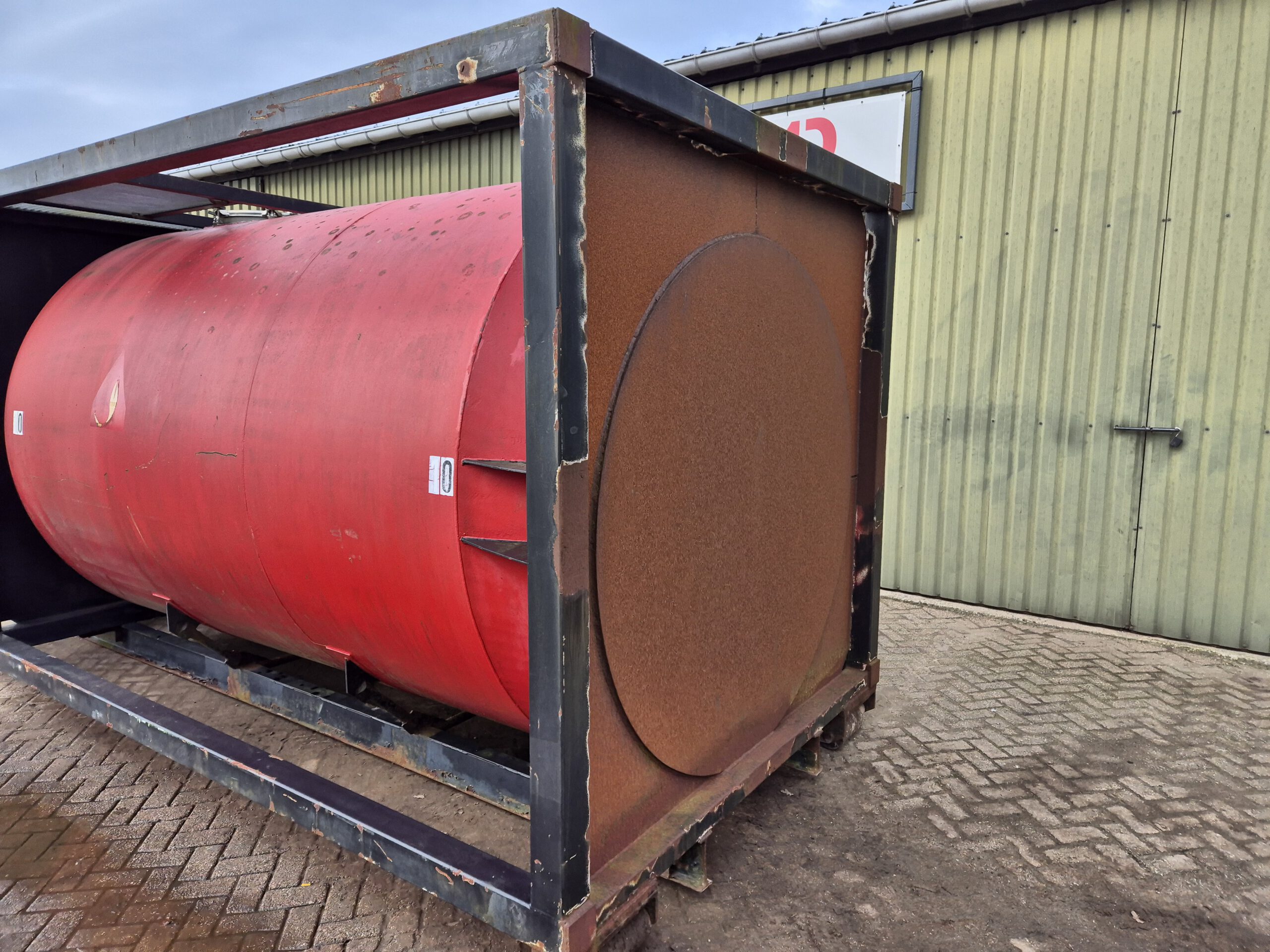 Gebruikte tankcontainer - 16m³- 5,8m - zwart/rood - Afbeelding 6