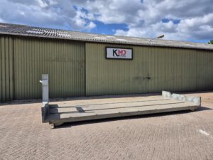Gebruikte haakarm laadvloer 7x2,5m grijs