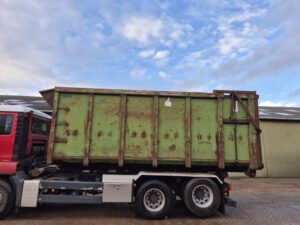 Gebruikte haakarm silage container met hydraulische klep 30m3 groen