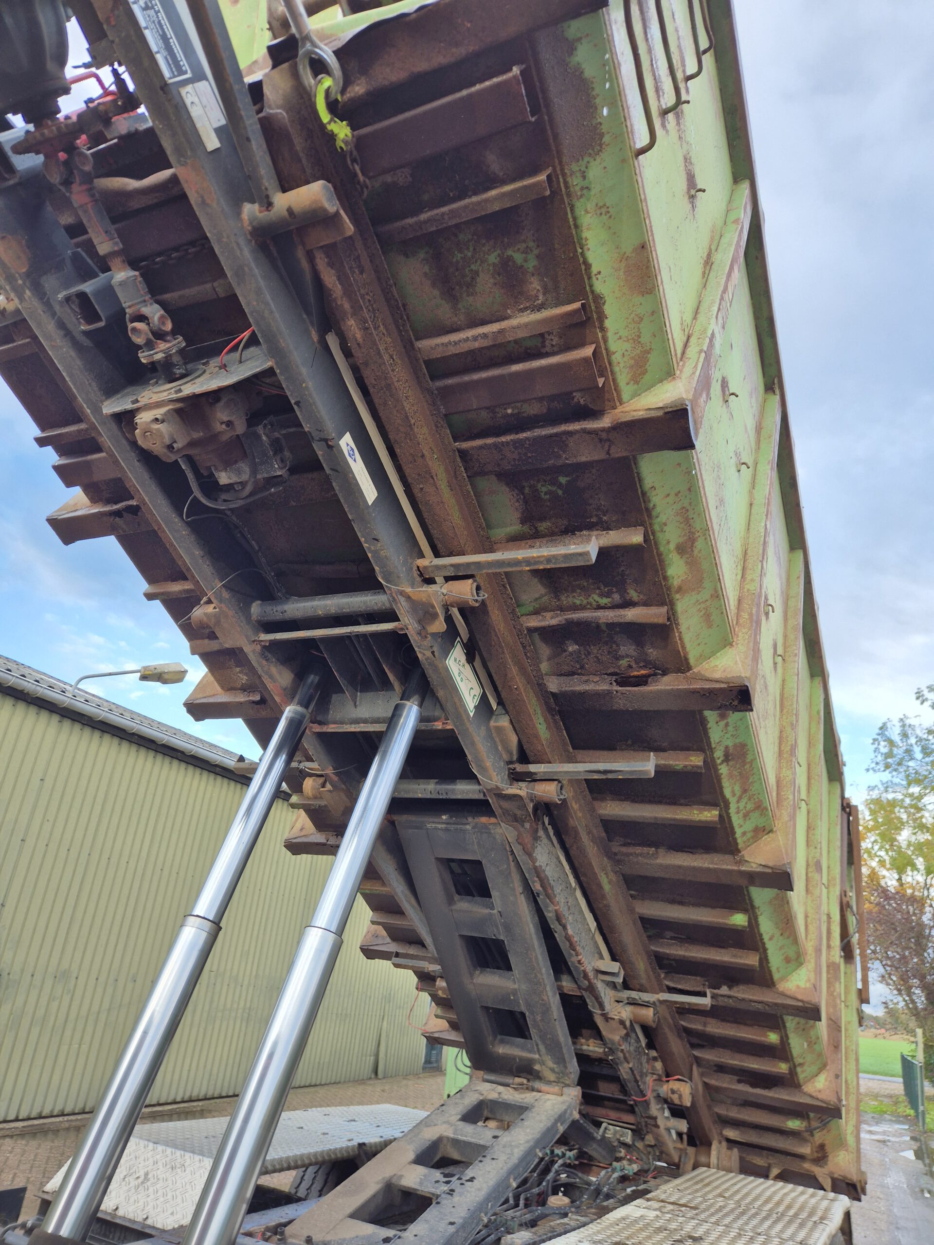 Haakarm silage container met hydraulische klep - 30m³ - 6m - groen - Afbeelding 2