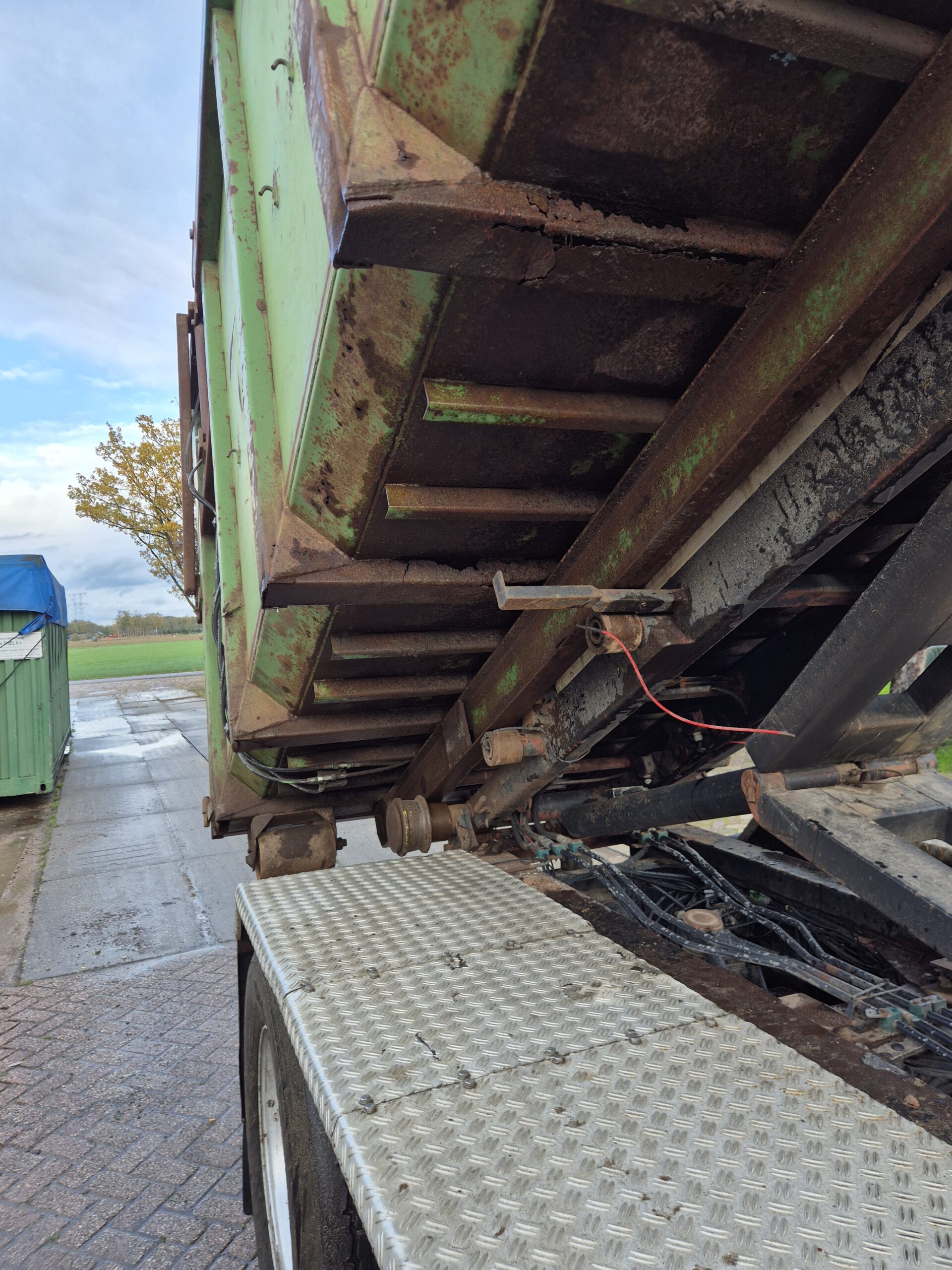 Haakarm silage container met hydraulische klep - 30m³ - 6m - groen - Afbeelding 3